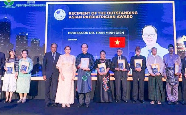 GS.TS. Trần Minh Điển được trao Giải thưởng Bác sĩ Nhi khoa Châu Á xuất sắc năm 2026