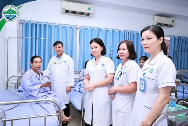 Gắn kết và đồng cảm giữa thầy thuốc và bệnh nhân Gắn kết và đồng cảm giữa thầy thuốc và bệnh nhân