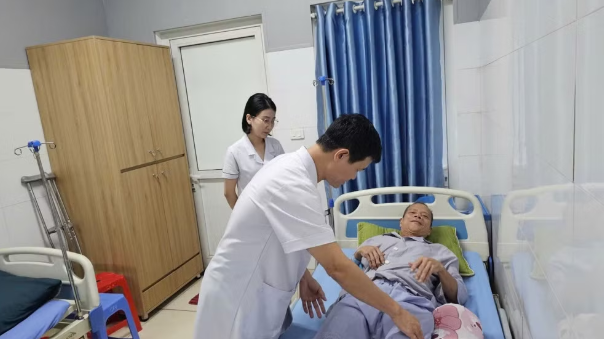 Gắn kết và đồng cảm giữa thầy thuốc và bệnh nhân Gắn kết và đồng cảm giữa thầy thuốc và bệnh nhân