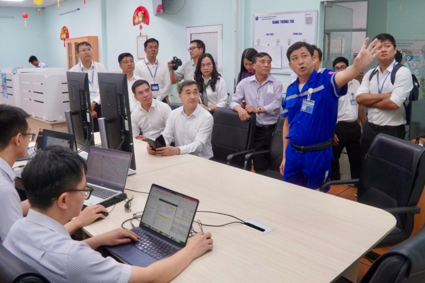 Thứ trưởng Bộ Y tế Trần Văn Thuấn và đoàn công tác kiểm tra hạ tầng vận hành Trung tâm Cấp cứu 115 TP. Hồ Chí Minh