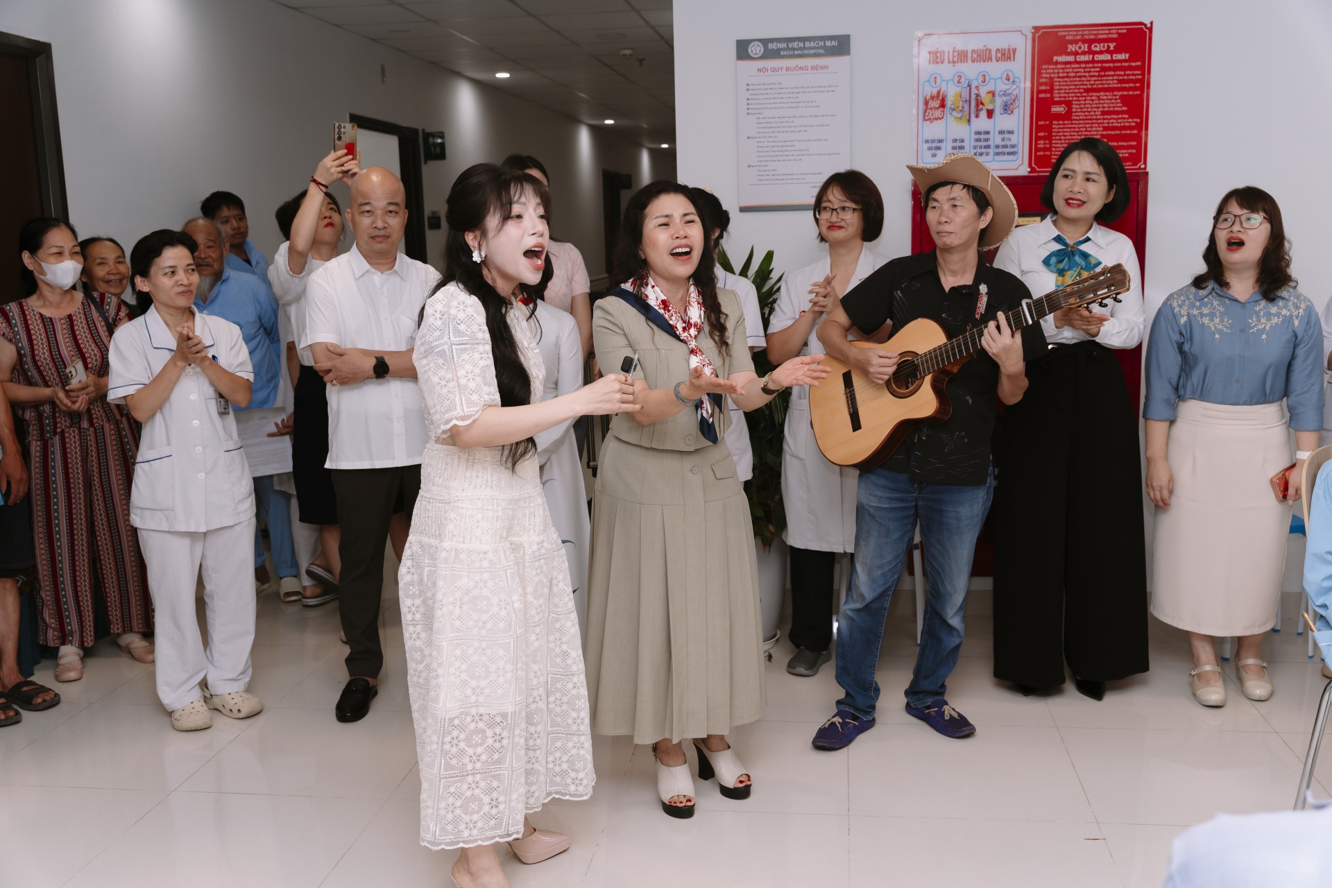 Khúc Ca Blouse Trắng 2026 Khúc Ca Blouse Trắng 2026