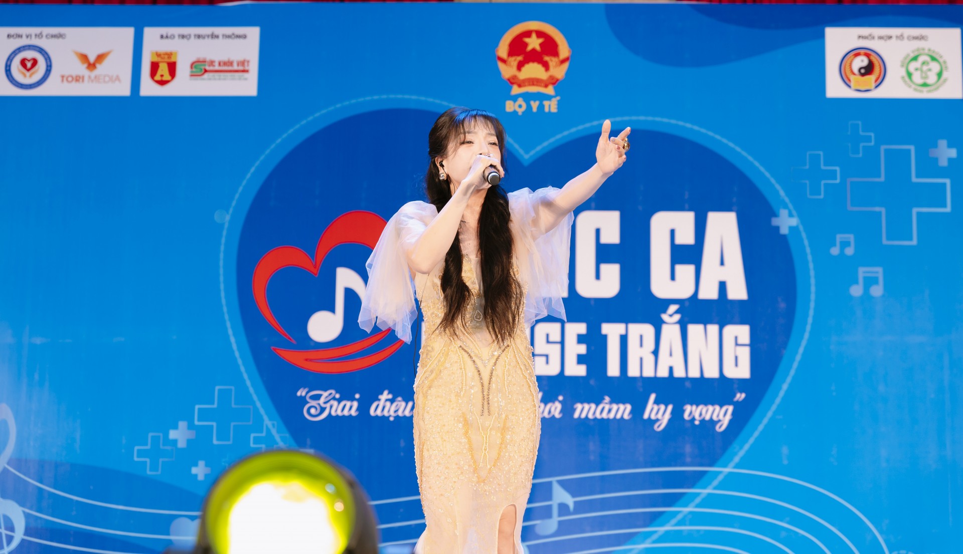 Khúc Ca Blouse Trắng 2026 Khúc Ca Blouse Trắng 2026