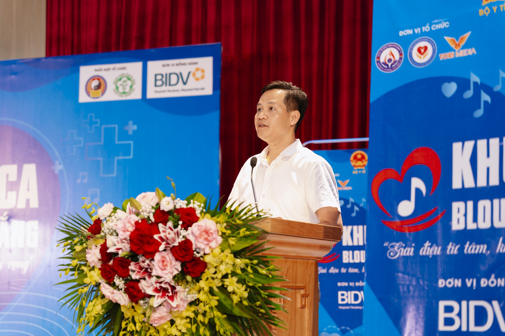 Khúc Ca Blouse Trắng 2026 Khúc Ca Blouse Trắng 2026