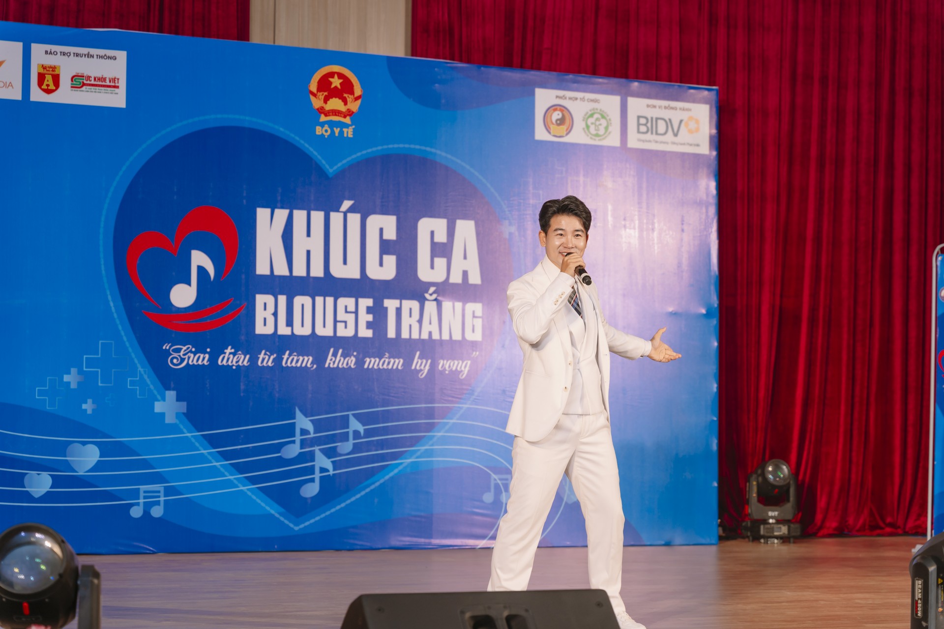 Khúc Ca Blouse Trắng 2026 Khúc Ca Blouse Trắng 2026