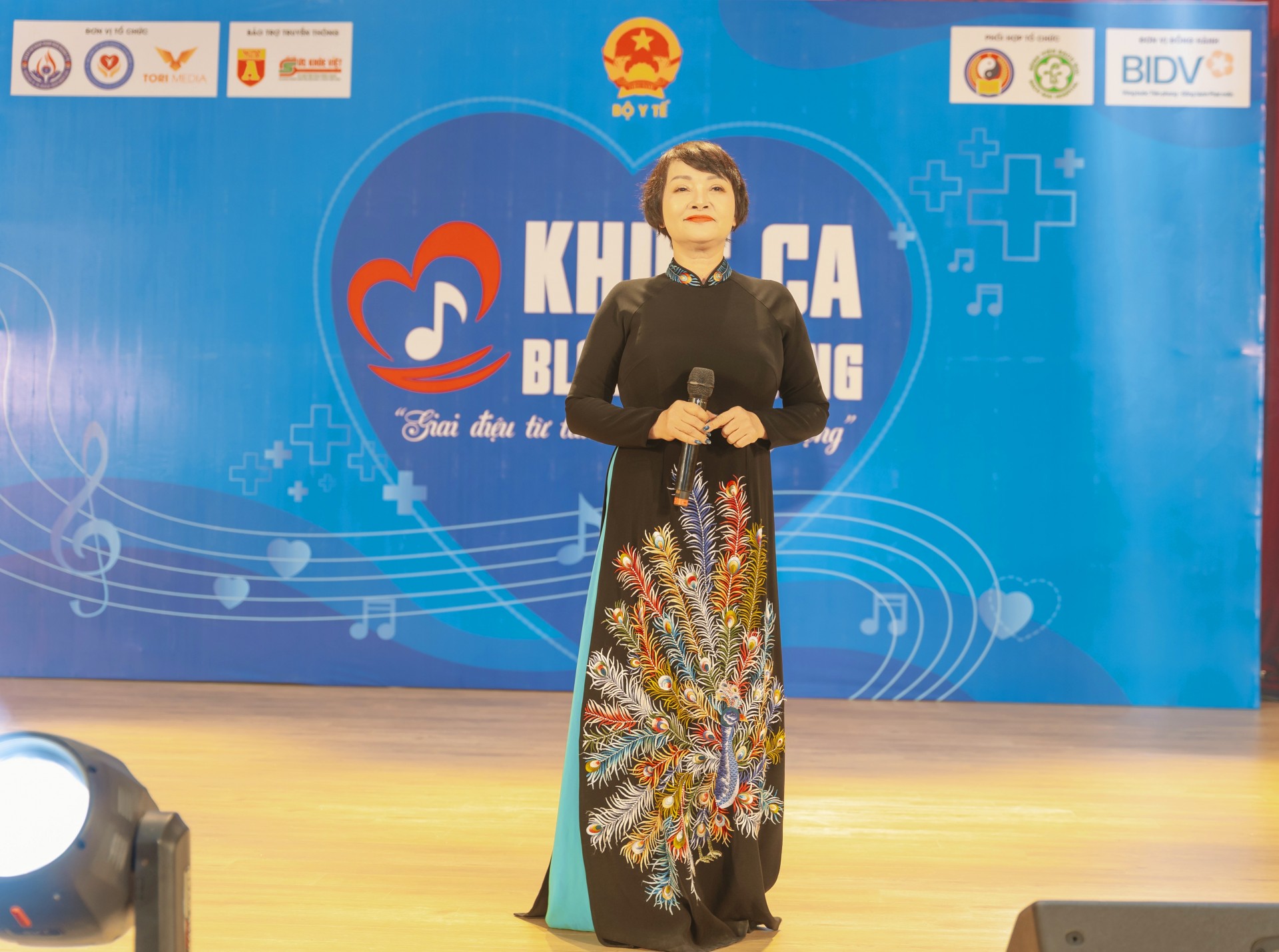 Khúc Ca Blouse Trắng 2026 Khúc Ca Blouse Trắng 2026