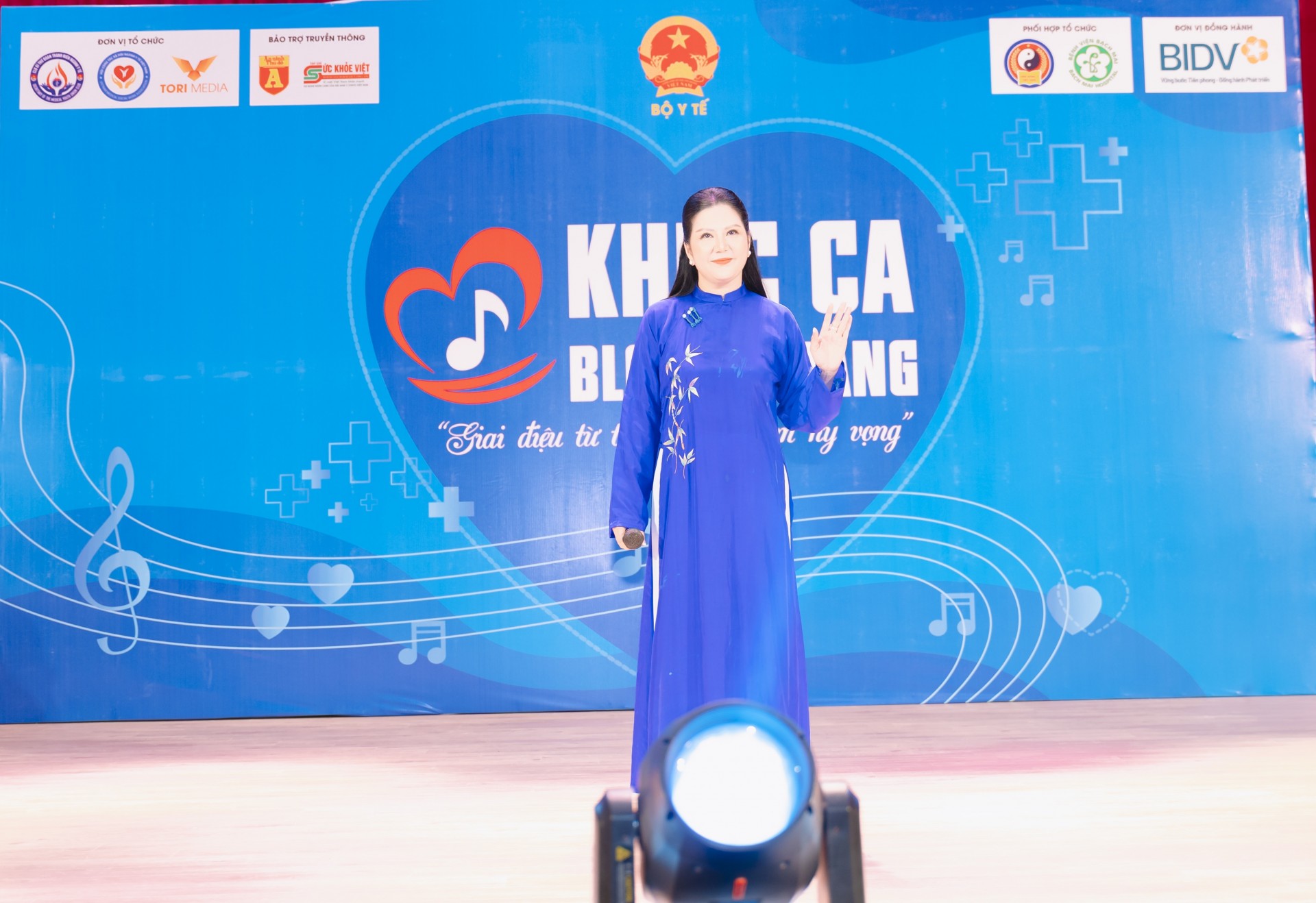 Khúc Ca Blouse Trắng 2026 Khúc Ca Blouse Trắng 2026