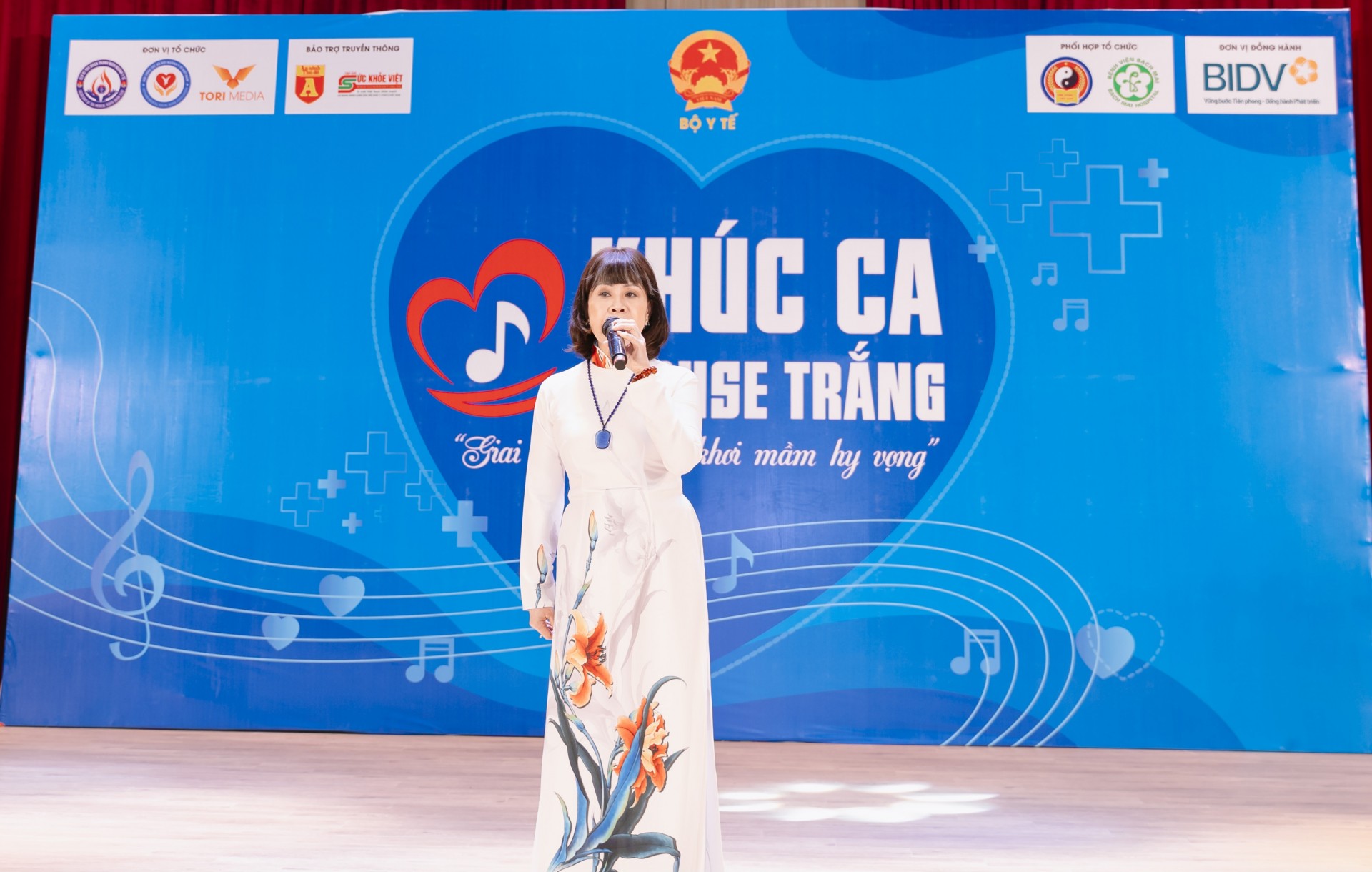 Khúc Ca Blouse Trắng 2026 Khúc Ca Blouse Trắng 2026