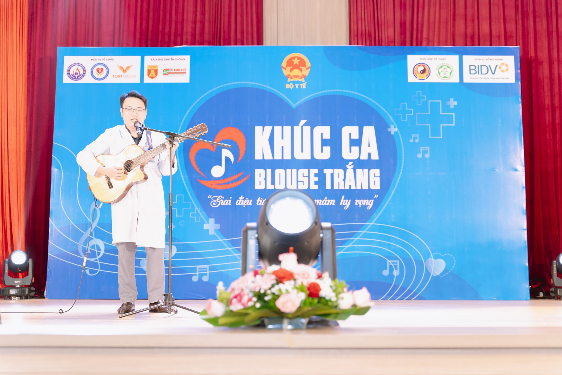 Khúc Ca Blouse Trắng 2026 Khúc Ca Blouse Trắng 2026