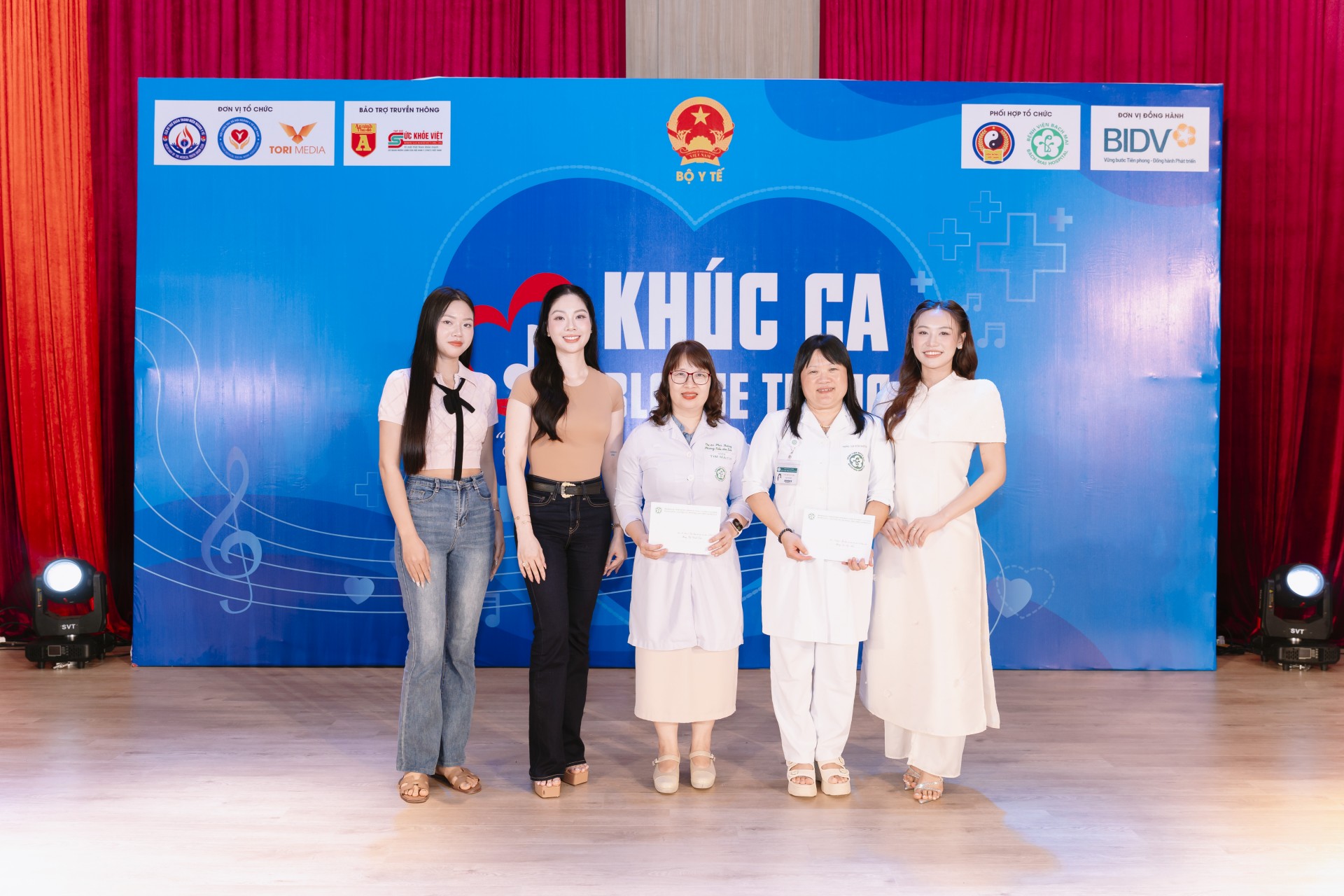 Khúc Ca Blouse Trắng 2026 Khúc Ca Blouse Trắng 2026