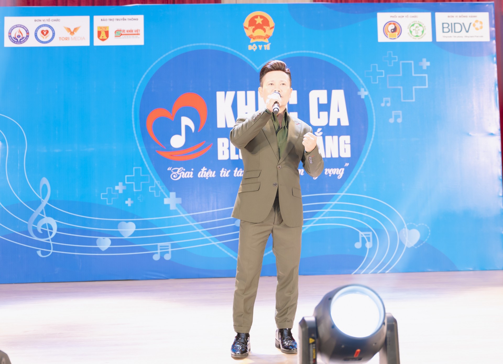 Khúc Ca Blouse Trắng 2026 Khúc Ca Blouse Trắng 2026