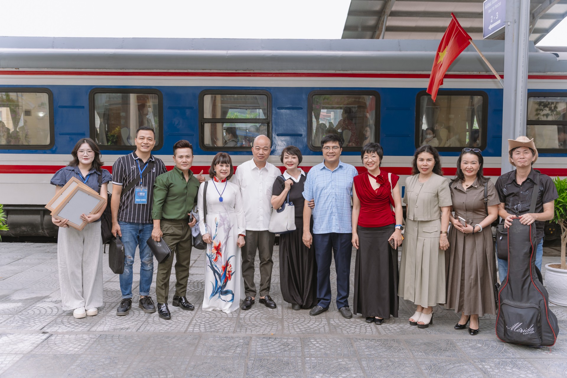 Khúc Ca Blouse Trắng 2026 Khúc Ca Blouse Trắng 2026