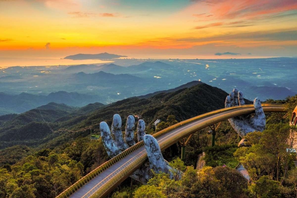 Ảnh 1 Cầu Vàng giữa núi rừng Bà Nà - công trình biểu tượng cho cách Sun Group tạo dựng nhận diện thị trường từ một điểm đến Ảnh 1 Cầu Vàng giữa núi rừng Bà Nà - công trình biểu tượng cho cách Sun Group tạo dựng nhận diện thị trường từ một điểm đến