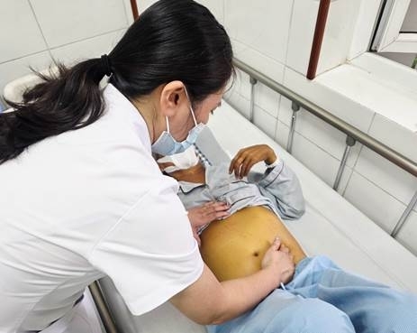 Nhiều người bệnh viêm gan vì thiếu hiểu biết, chủ quan đến viện giai đoạn đã muộn Nhiều người bệnh viêm gan vì thiếu hiểu biết, chủ quan đến viện giai đoạn đã muộn