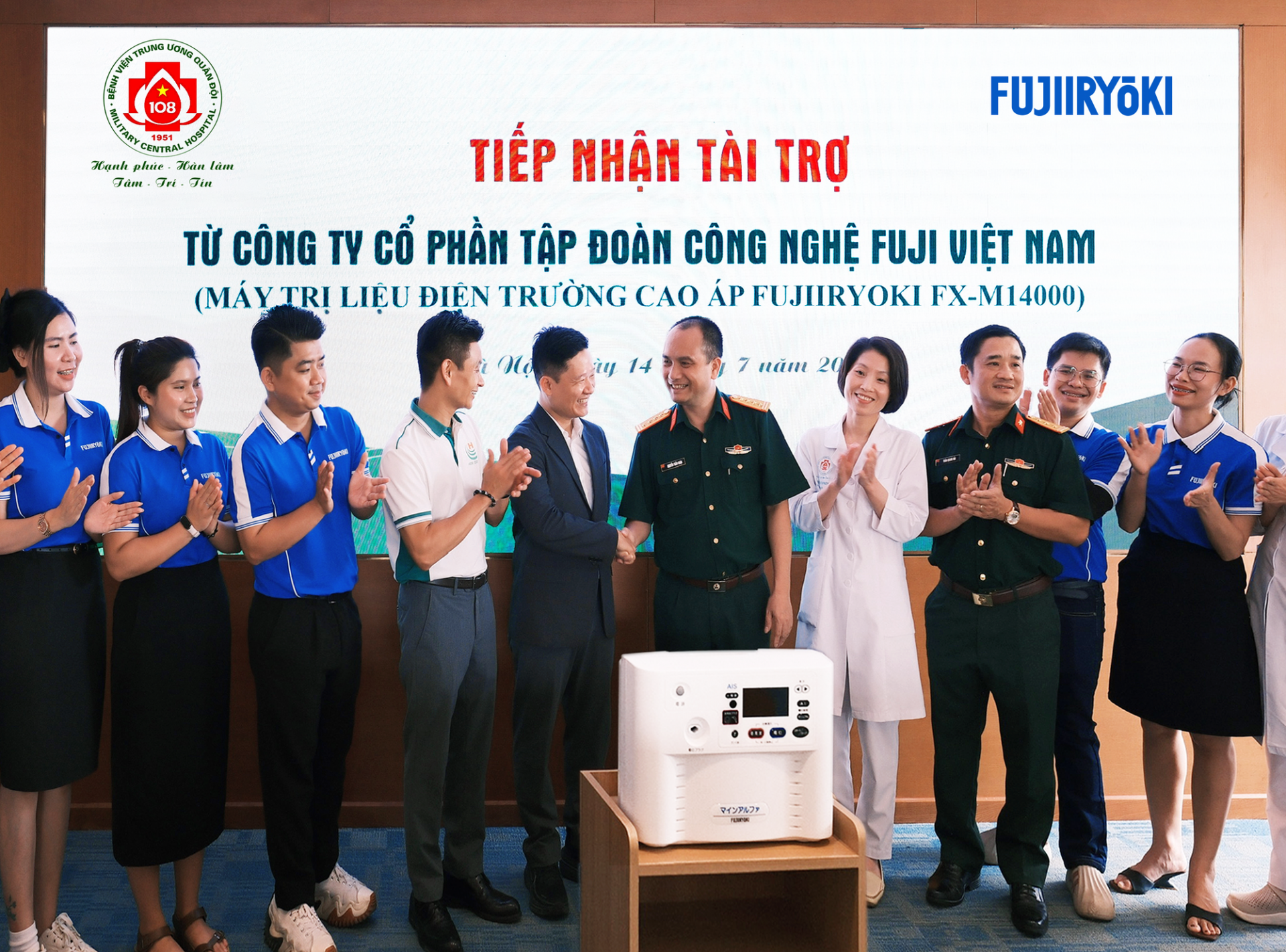 Bệnh viện Trung ương Quân đội 108 ứng dụng công nghệ điện trường cao áp tích hợp AI trong phục hồi chức năng