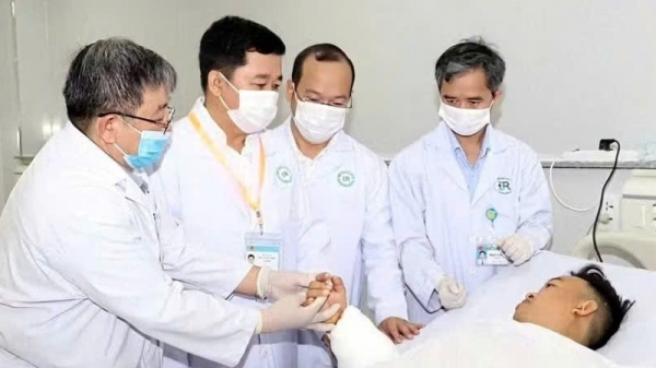 Nối thành công cẳng tay bị đứt lìa sau 6 tiếng phẫu thuật