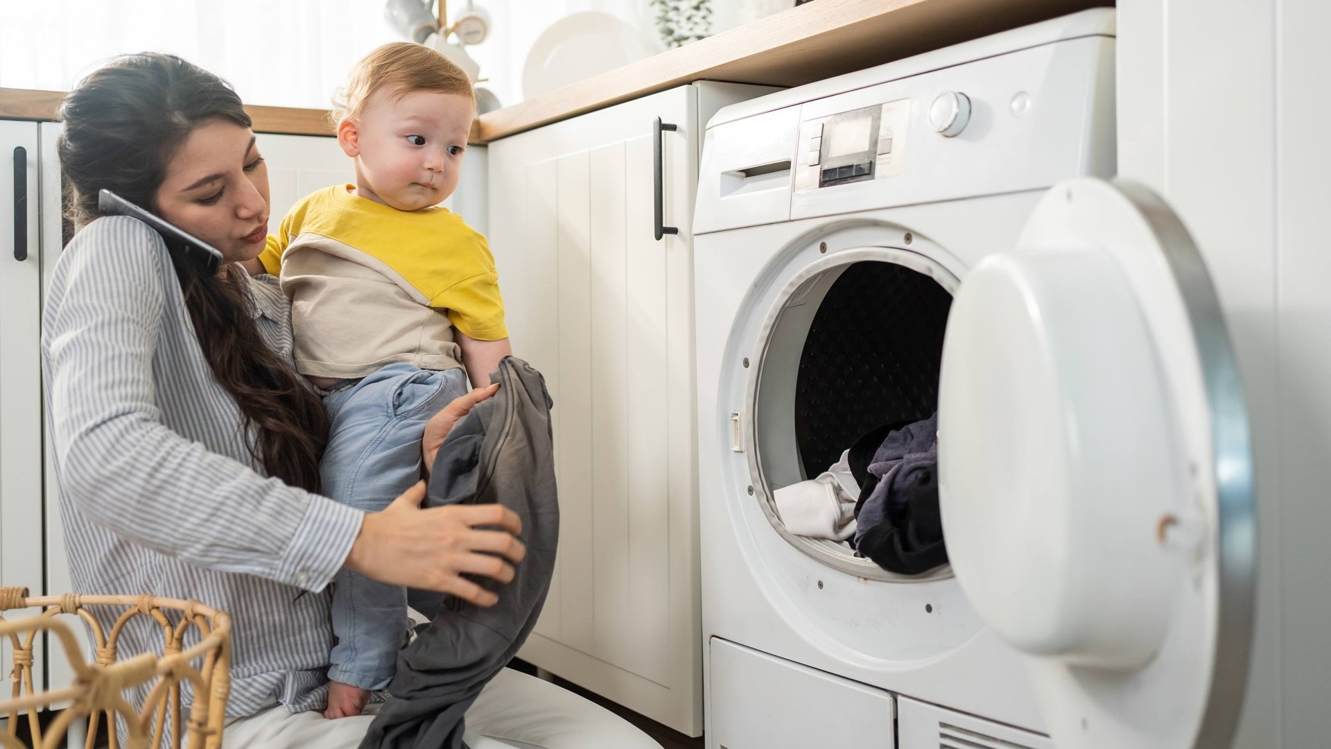 Câu chuyện giặt quần áo sao cho sạch và nỗi lo muôn thuở về vi khuẩn vô hình