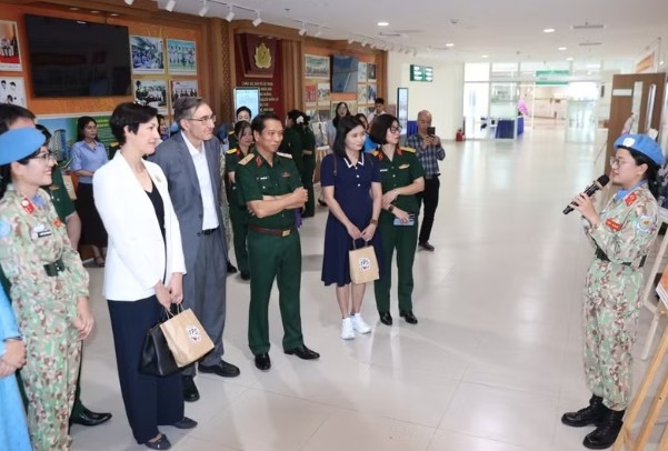 Tăng cường sẵn sàng bảo đảm y tế lấy con người làm trung tâm