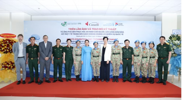 Tăng cường sẵn sàng bảo đảm y tế lấy con người làm trung tâm Tăng cường sẵn sàng bảo đảm y tế lấy con người làm trung tâm
