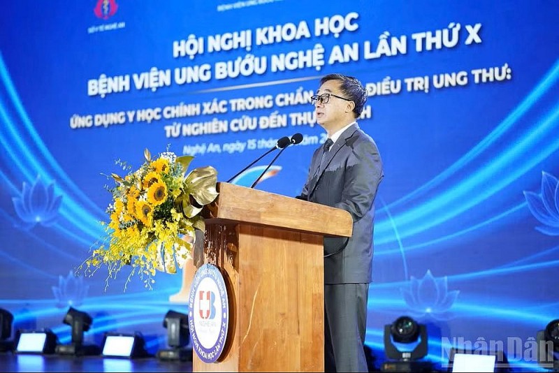 Ứng dụng y học chính xác trong chẩn đoán, điều trị ung thư đến gần hơn với người bệnh Ứng dụng y học chính xác trong chẩn đoán, điều trị ung thư đến gần hơn với người bệnh