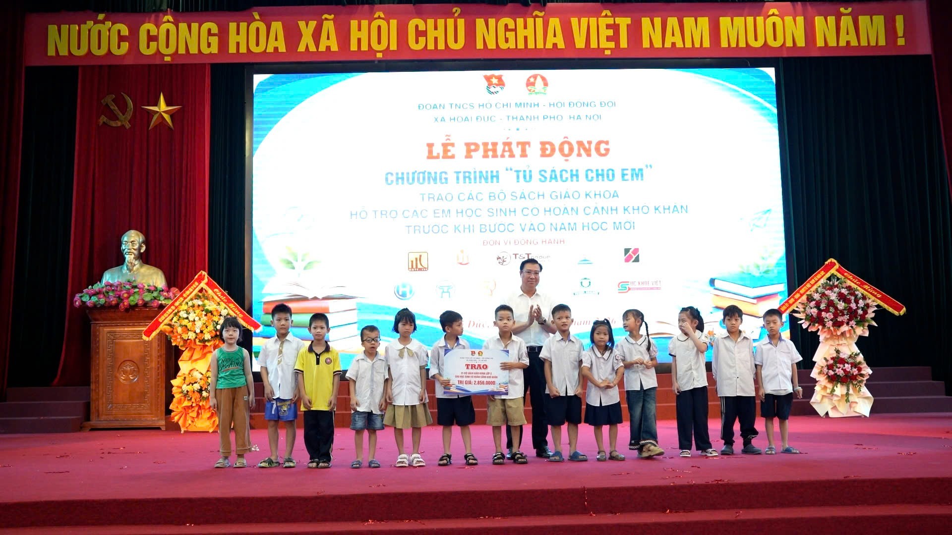 Lan tỏa tình yêu thương trước năm học mới: Lễ phát động chương trình Lan tỏa tình yêu thương trước năm học mới: Lễ phát động chương trình