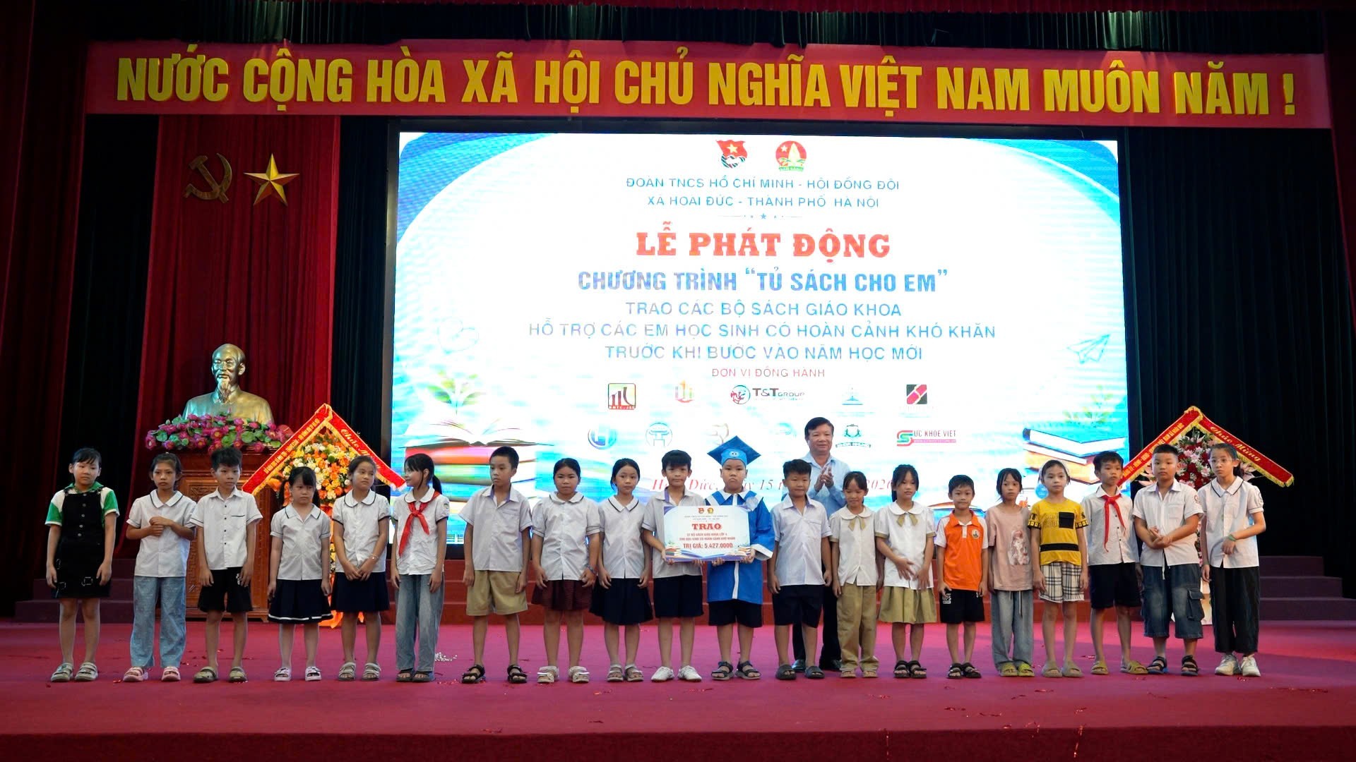 Lan tỏa tình yêu thương trước năm học mới: Lễ phát động chương trình Lan tỏa tình yêu thương trước năm học mới: Lễ phát động chương trình