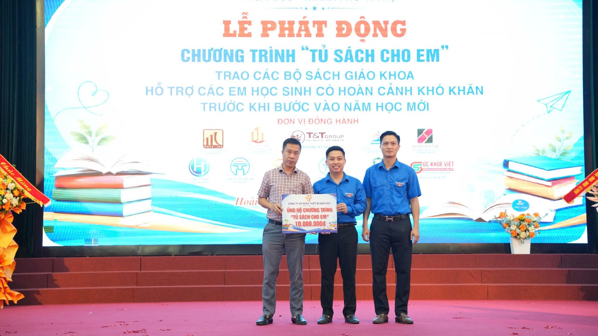 Lan tỏa tình yêu thương trước năm học mới: Lễ phát động chương trình Lan tỏa tình yêu thương trước năm học mới: Lễ phát động chương trình