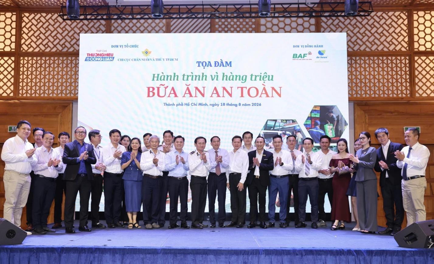 Tọa đàm “Hành trình vì hàng triệu bữa ăn an toàn”: Tăng cường kiểm soát chuỗi thực phẩm Tọa đàm “Hành trình vì hàng triệu bữa ăn an toàn”: Tăng cường kiểm soát chuỗi thực phẩm