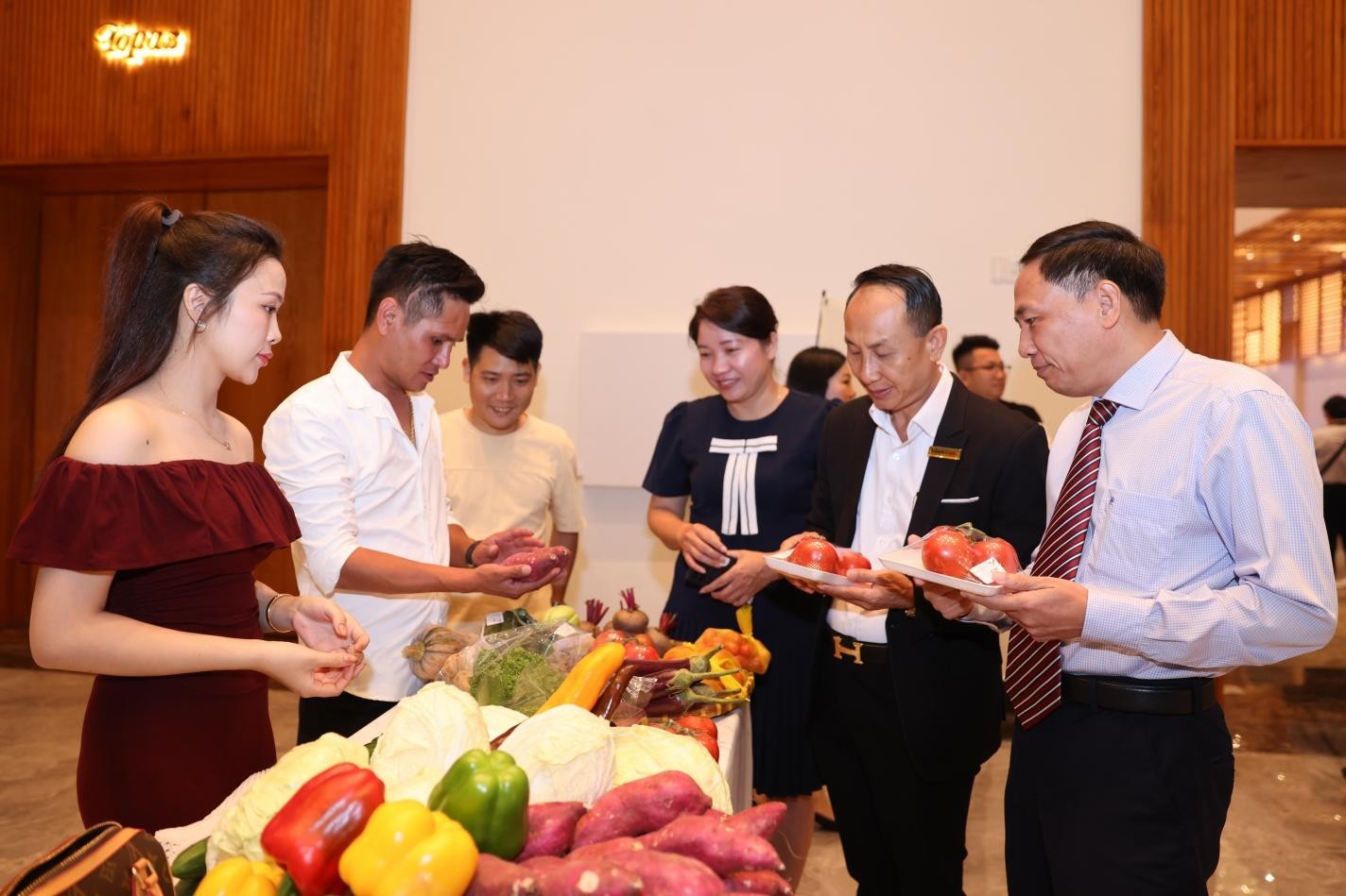 Tọa đàm “Hành trình vì hàng triệu bữa ăn an toàn”: Tăng cường kiểm soát chuỗi thực phẩm Tọa đàm “Hành trình vì hàng triệu bữa ăn an toàn”: Tăng cường kiểm soát chuỗi thực phẩm