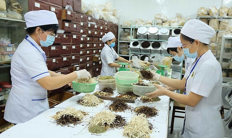 Thách thức và cơ hội phát huy thế mạnh của y học cổ truyền