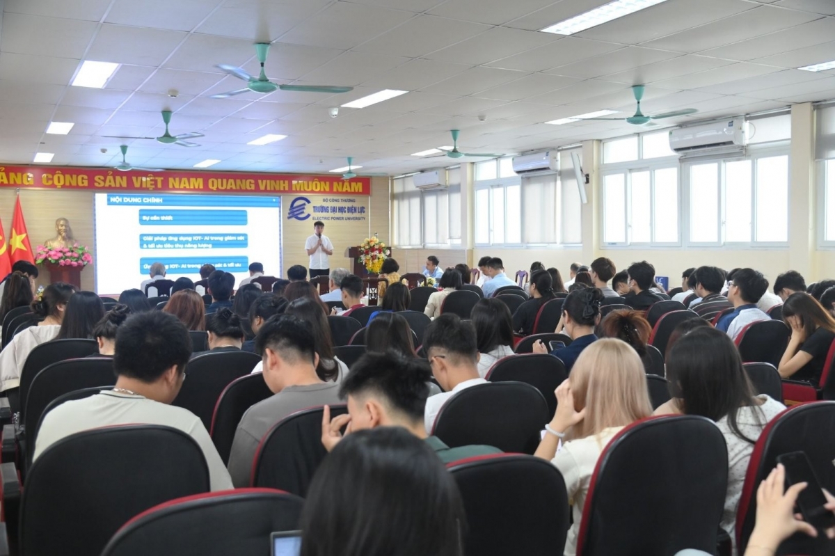 PGS.TS Đinh Văn Châu và thông điệp về một trường đại học có trách nhiệm trong kỷ nguyên số PGS.TS Đinh Văn Châu và thông điệp về một trường đại học có trách nhiệm trong kỷ nguyên số