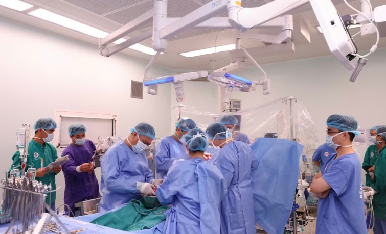 Hai lần ghép tim trong 3 ngày, giành lại sự sống cho bệnh nhân nguy kịch Hai lần ghép tim trong 3 ngày, giành lại sự sống cho bệnh nhân nguy kịch