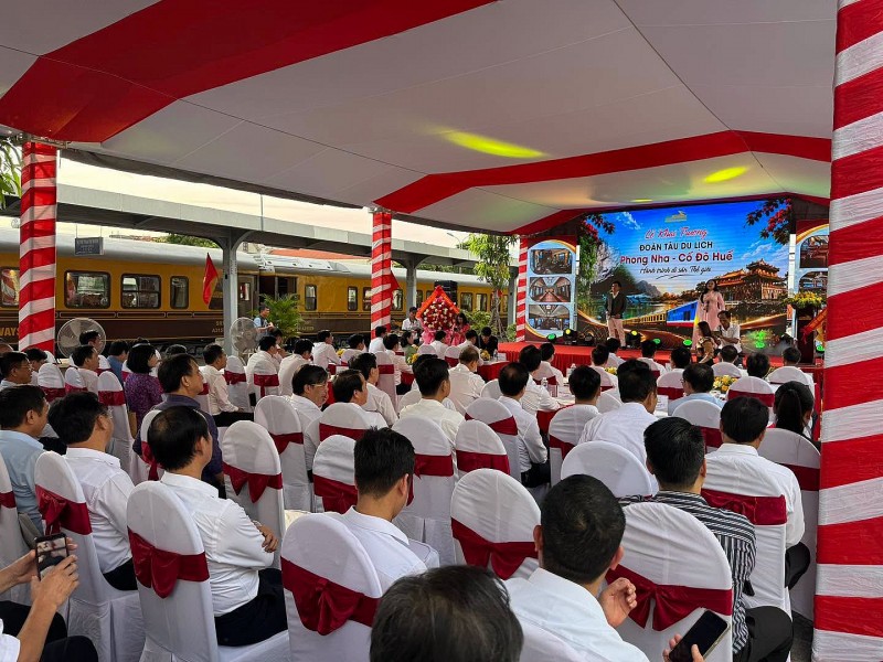 Khai trương đoàn tàu du lịch “Phong Nha - Cố đô Huế: Hành trình di sản thế giới”