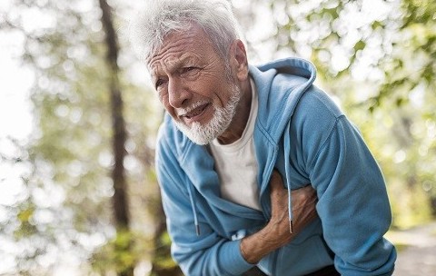 Cúm có thể làm tăng nguy cơ đột quỵ, nhồi máu cơ tim ở người cao tuổi
