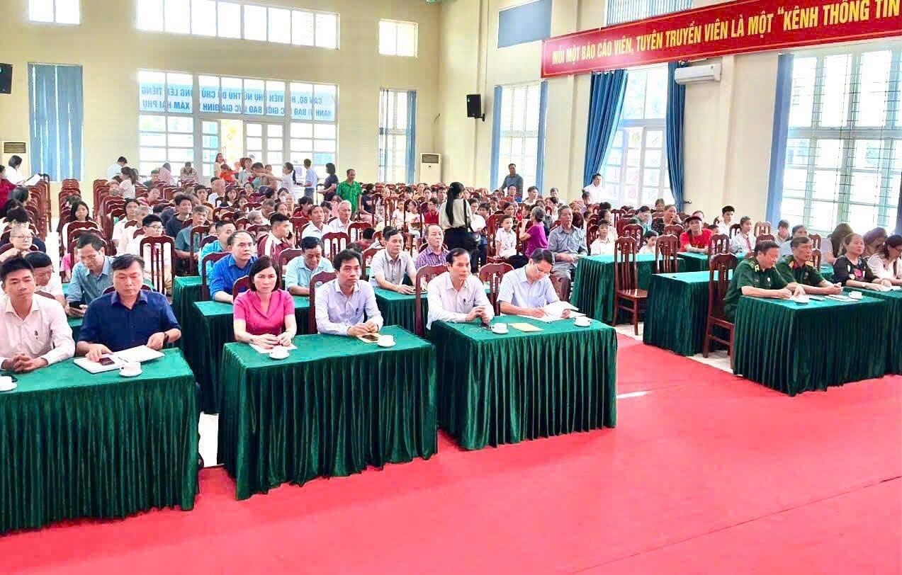 Hà Nội: Công đoàn xã Sơn Đồng cùng em đến trường Công đoàn xã Sơn Đồng cùng em đến trường