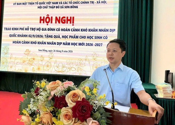 Hà Nội: Công đoàn xã Sơn Đồng cùng em đến trường