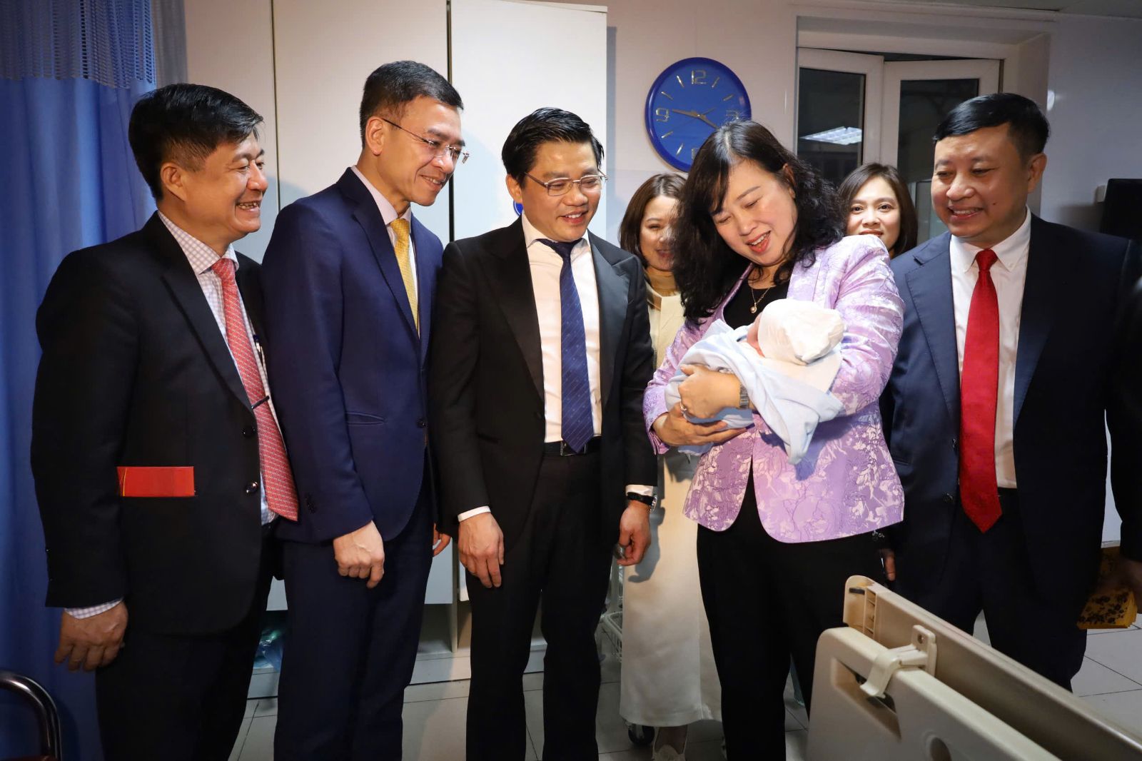 Bộ Y tế khuyến khích sinh đủ hai con trước 35 tuổi Bộ Y tế khuyến khích sinh đủ hai con trước 35 tuổi