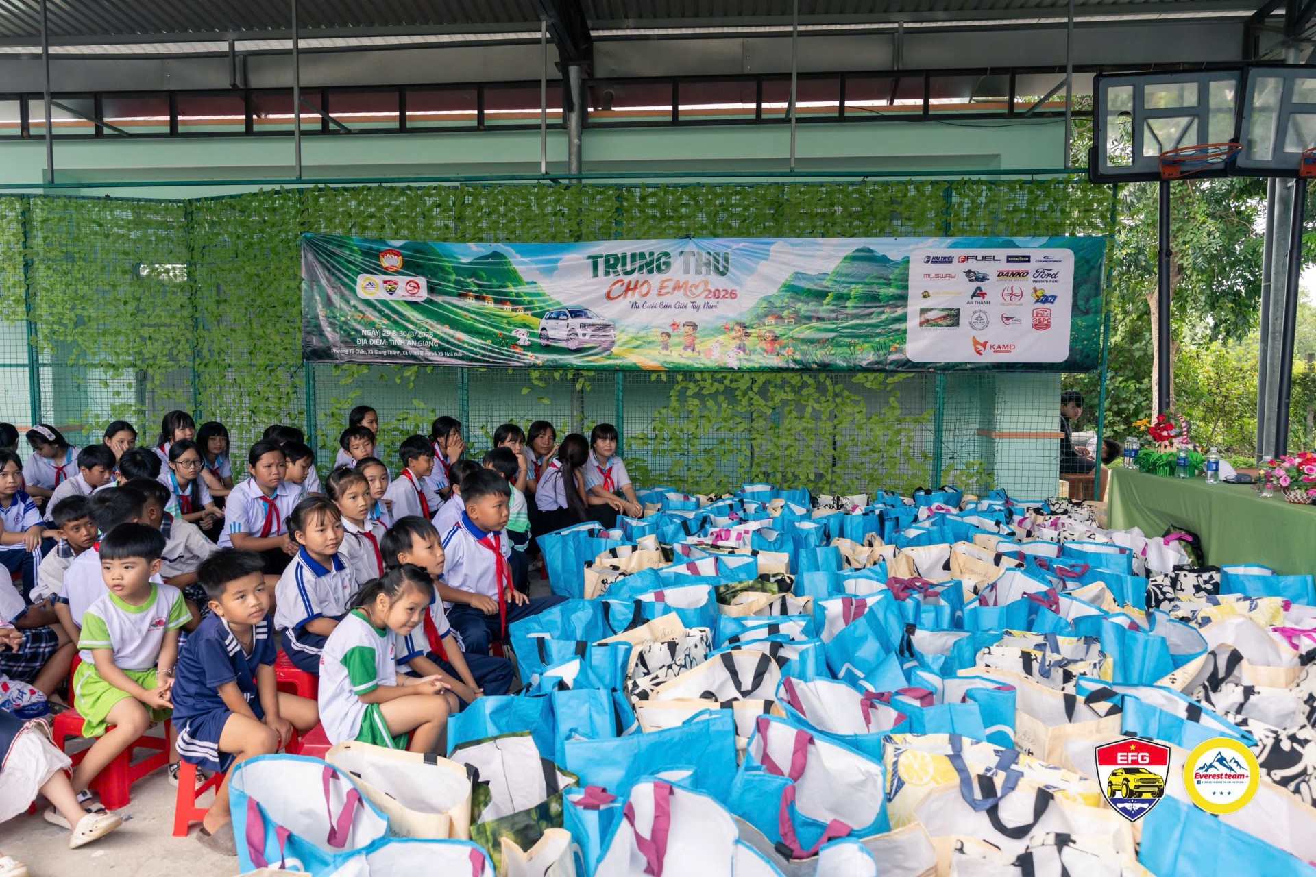 An Giang: Hơn 1.000 phần quà trao gửi yêu thương qua chương trình “Trung thu cho em 2026 – Nụ cười biên giới Tây Nam” An Giang: Chương trình “ Trung thu cho em 2026 – Nụ cười biên giới Tây Nam”. Hơn 1.000 phần quà trao gửi yêu thương nơi biên giới.