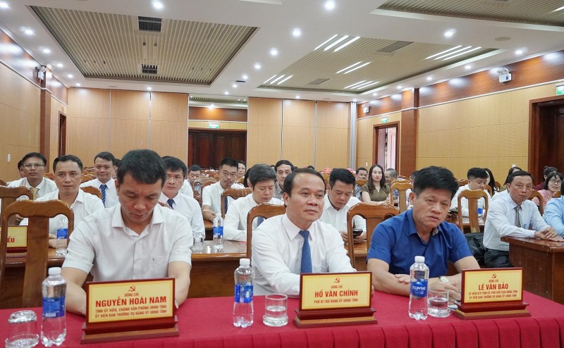 Quảng Trị: Kiện toàn tổ chức Đảng, công bố các quyết định về công tác cán bộ thuộc Đảng bộ UBND tỉnh Quảng Trị: Kiện toàn tổ chức Đảng, công bố các quyết định về công tác cán bộ thuộc Đảng bộ UBND tỉnh