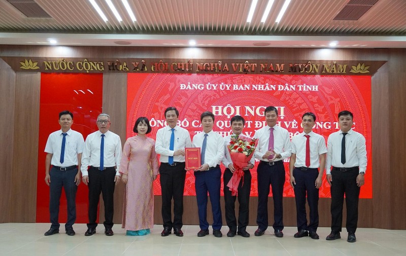 Quảng Trị: Kiện toàn tổ chức Đảng, công bố các quyết định về công tác cán bộ thuộc Đảng bộ UBND tỉnh Quảng Trị: Kiện toàn tổ chức Đảng, công bố các quyết định về công tác cán bộ thuộc Đảng bộ UBND tỉnh