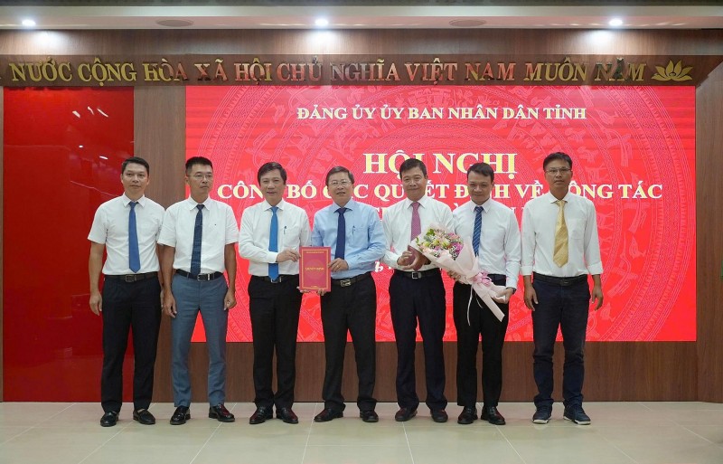 Quảng Trị: Kiện toàn tổ chức Đảng, công bố các quyết định về công tác cán bộ thuộc Đảng bộ UBND tỉnh Quảng Trị: Kiện toàn tổ chức Đảng, công bố các quyết định về công tác cán bộ thuộc Đảng bộ UBND tỉnh