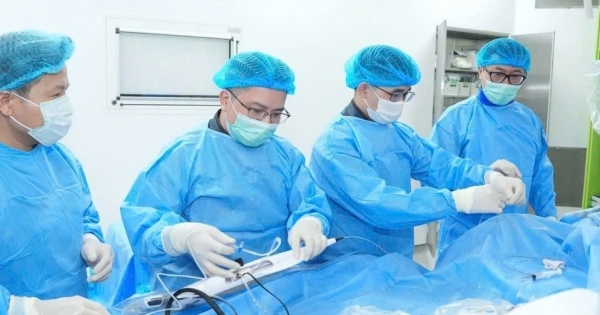 Sốc tim, tổn thương mạch vành vôi hóa nặng được xử trí bằng 2 kỹ thuật chuyên sâu