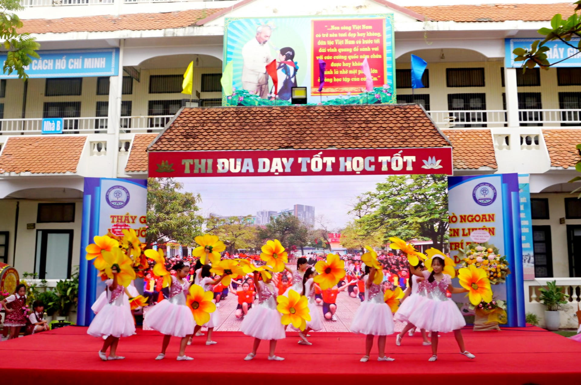 Rộn rã tiếng trống trường: Trường Tiểu học Tây Mỗ tưng bừng khai giảng năm học mới 2026 - 2027 Rộn rã tiếng trống trường: Trường Tiểu học Tây Mỗ tưng bừng khai giảng năm học mới 2026 2027