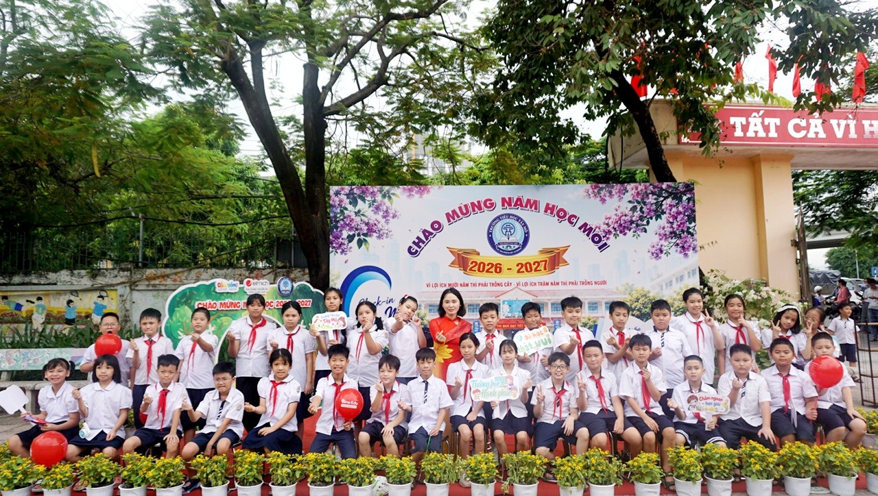 Rộn rã tiếng trống trường: Trường Tiểu học Tây Mỗ tưng bừng khai giảng năm học mới 2026 - 2027 Rộn rã tiếng trống trường: Trường Tiểu học Tây Mỗ tưng bừng khai giảng năm học mới 2026 2027
