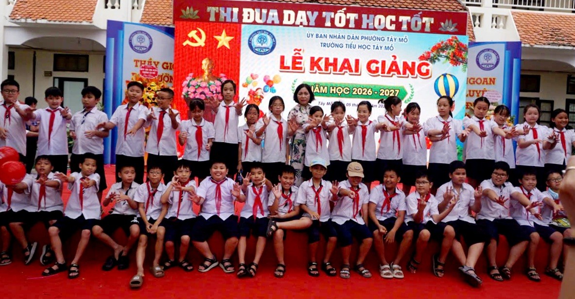 Rộn rã tiếng trống trường: Trường Tiểu học Tây Mỗ tưng bừng khai giảng năm học mới 2026 - 2027 Rộn rã tiếng trống trường: Trường Tiểu học Tây Mỗ tưng bừng khai giảng năm học mới 2026 2027