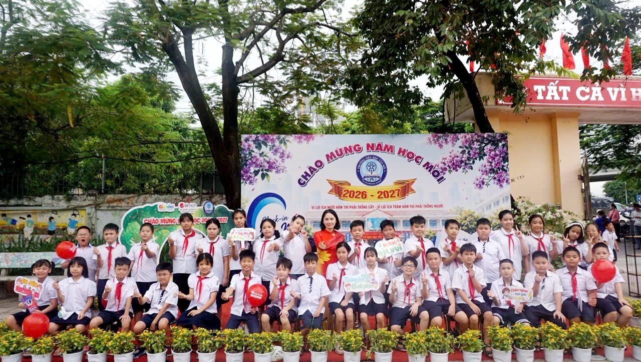 Rộn rã tiếng trống trường: Trường Tiểu học Tây Mỗ tưng bừng khai giảng năm học mới 2026 - 2027 Rộn rã tiếng trống trường: Trường Tiểu học Tây Mỗ tưng bừng khai giảng năm học mới 2026 2027