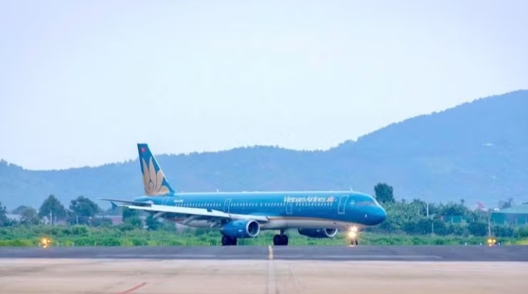Vietnam Airlines chuyển hướng hạ cánh tại Myanmar cấp cứu sản phụ sinh con