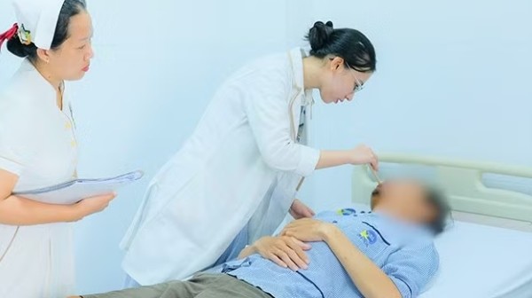 Nẹp vít hàm mặt qua đường rạch trong khoang miệng giúp bảo tồn khớp nhai và tính thẩm mỹ