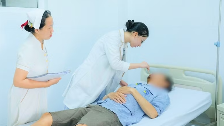Nẹp vít hàm mặt qua đường rạch trong khoang miệng giúp bảo tồn khớp nhai và tính thẩm mỹ