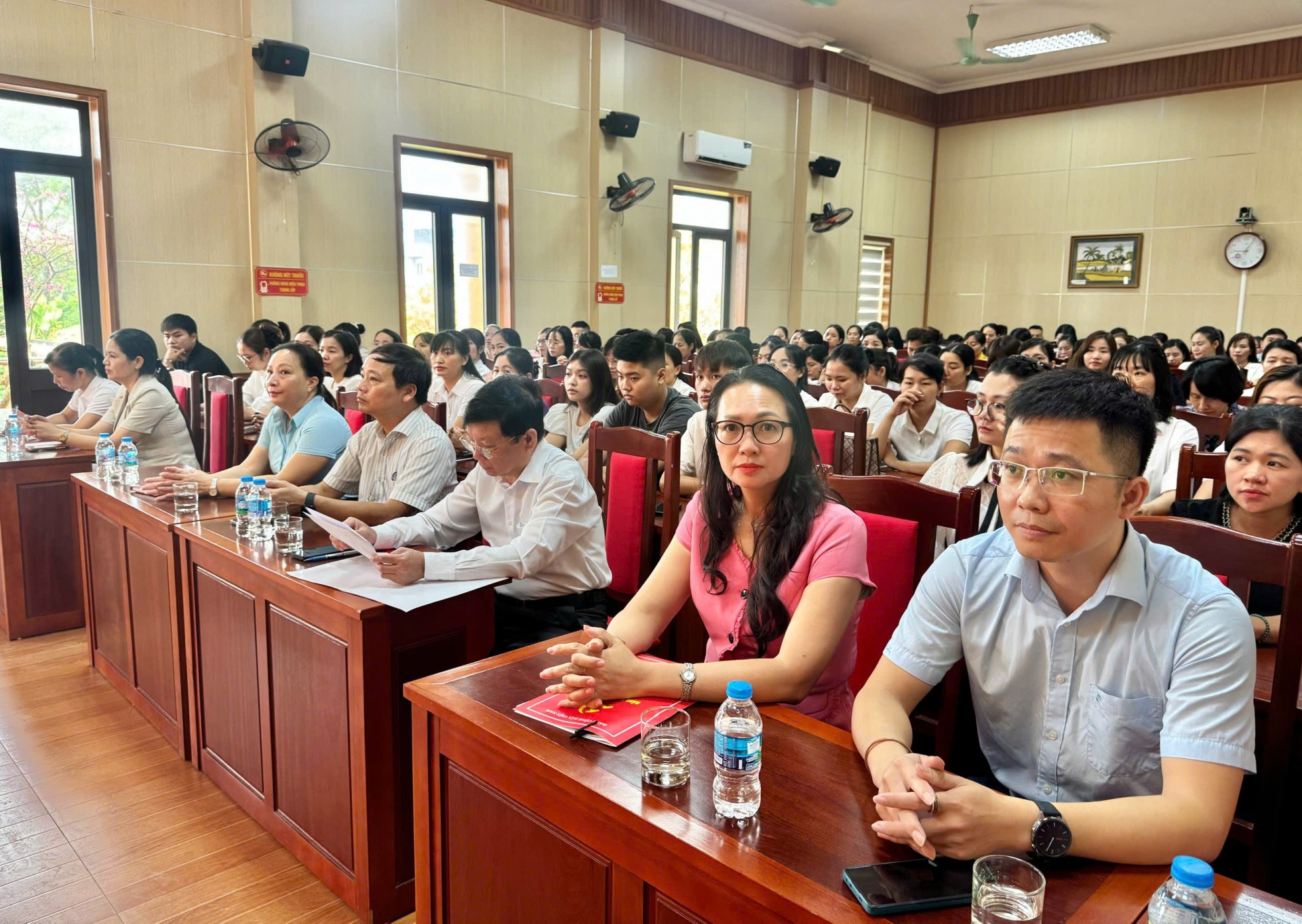 Đảng ủy xã Hoài Đức bế giảng Lớp bồi dưỡng lý luận chính trị dành cho Đảng viên mới đợt 2/2026