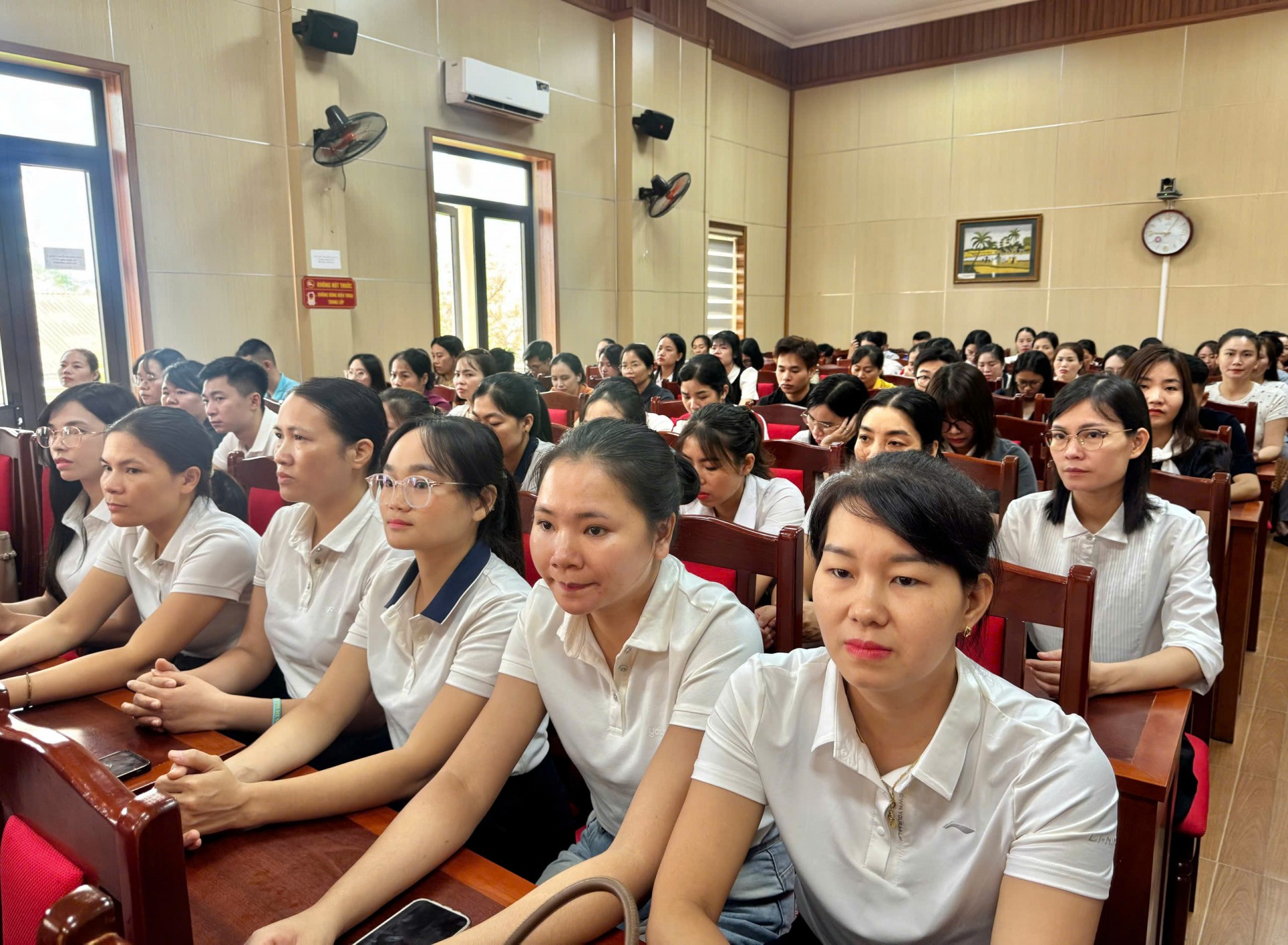 Đảng ủy xã Hoài Đức bế giảng Lớp bồi dưỡng lý luận chính trị dành cho Đảng viên mới đợt 2/2026